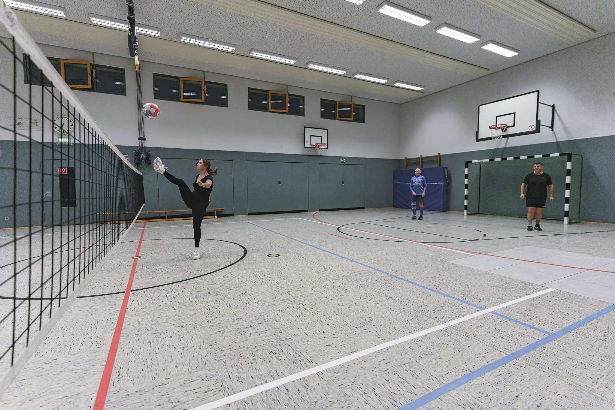 High kick beim Fußball-Tennis