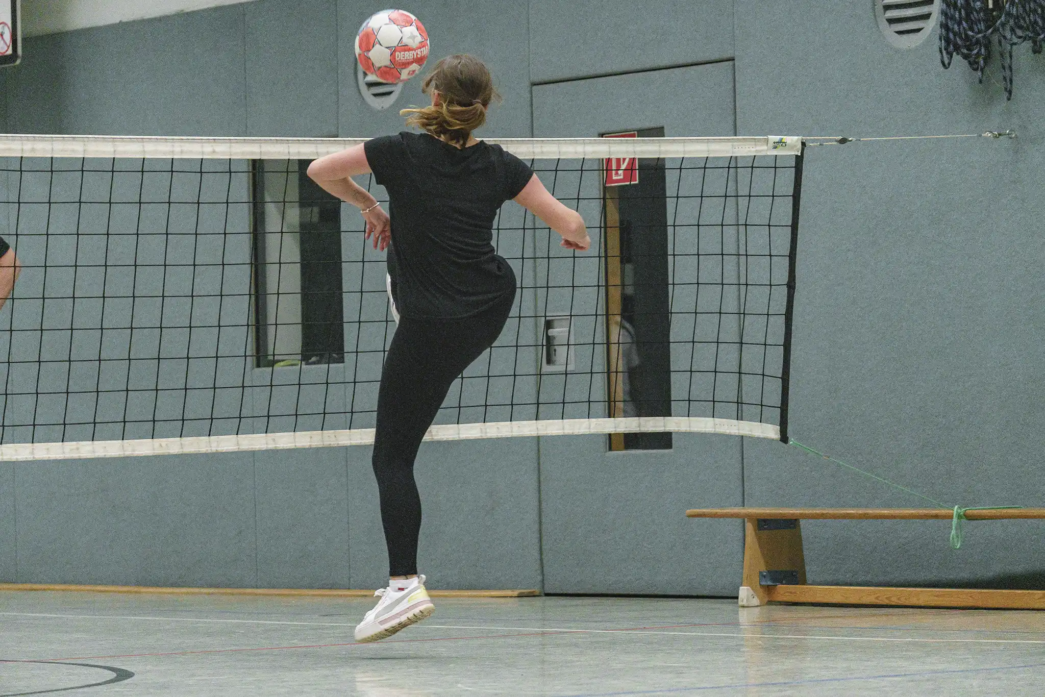 13: Beispielbild aus einem Fußball-Tennis Training