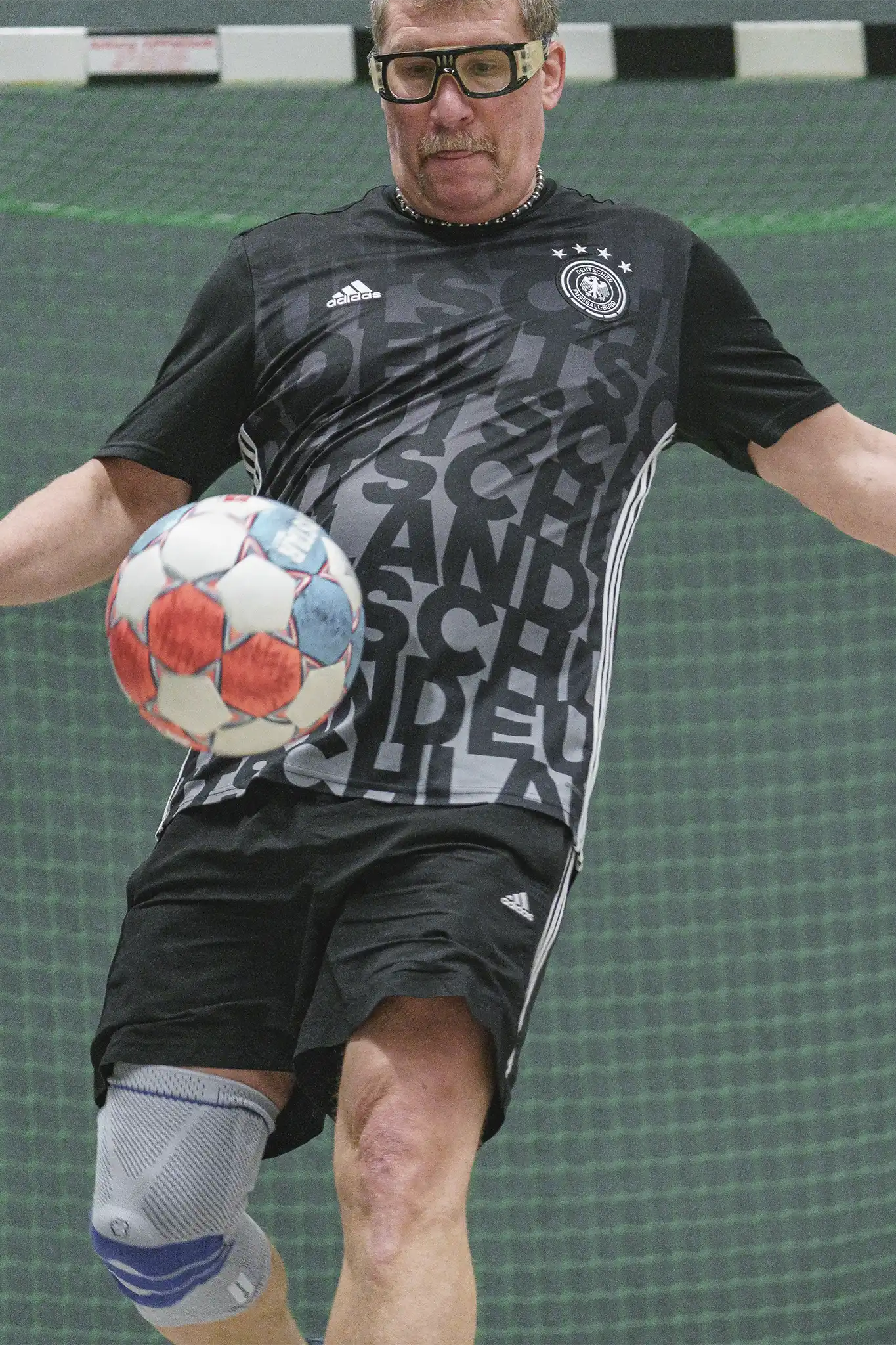 1. Beispielbild aus einem Fußball-Tennis Training