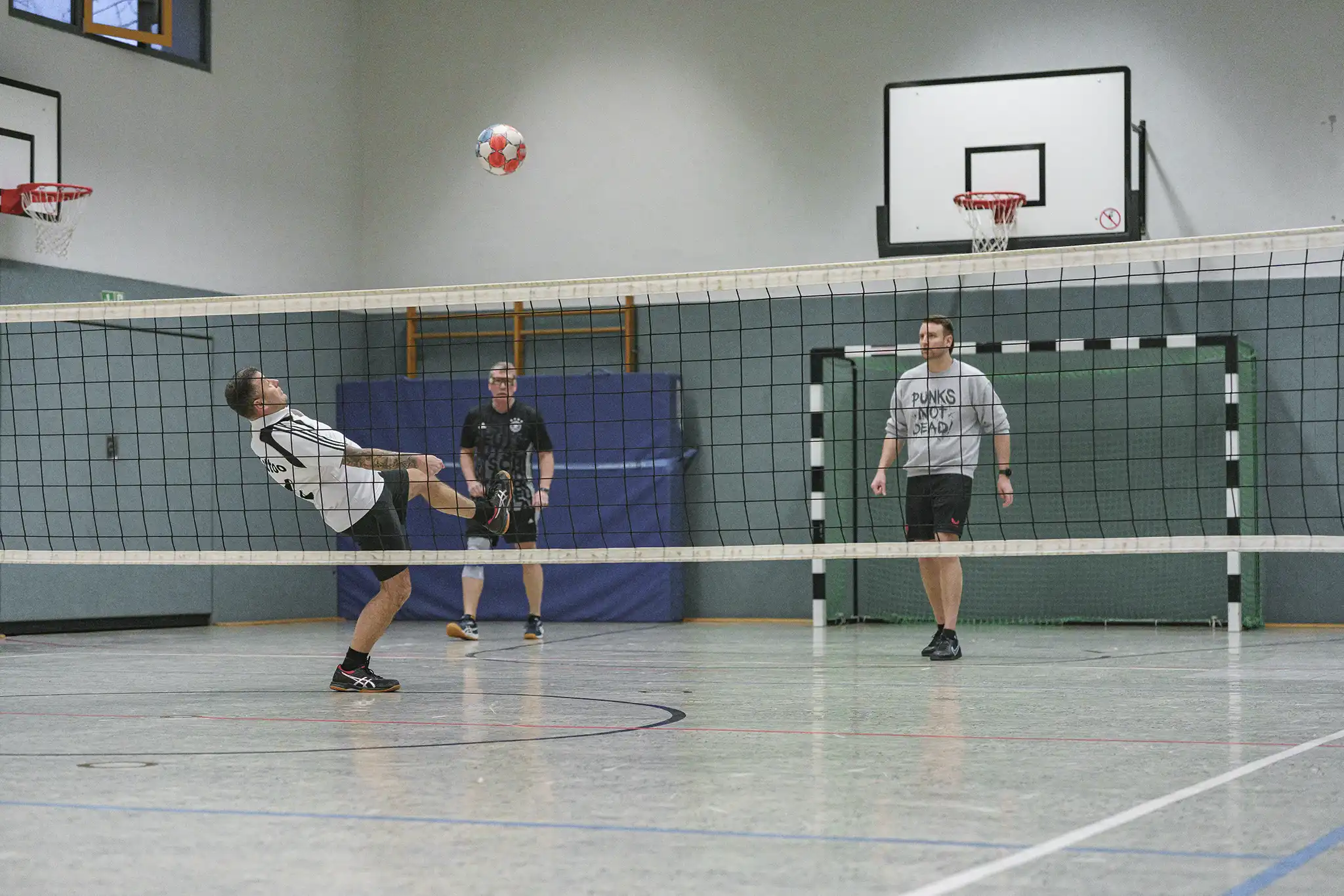 Annahme beim Fußball-Tennis