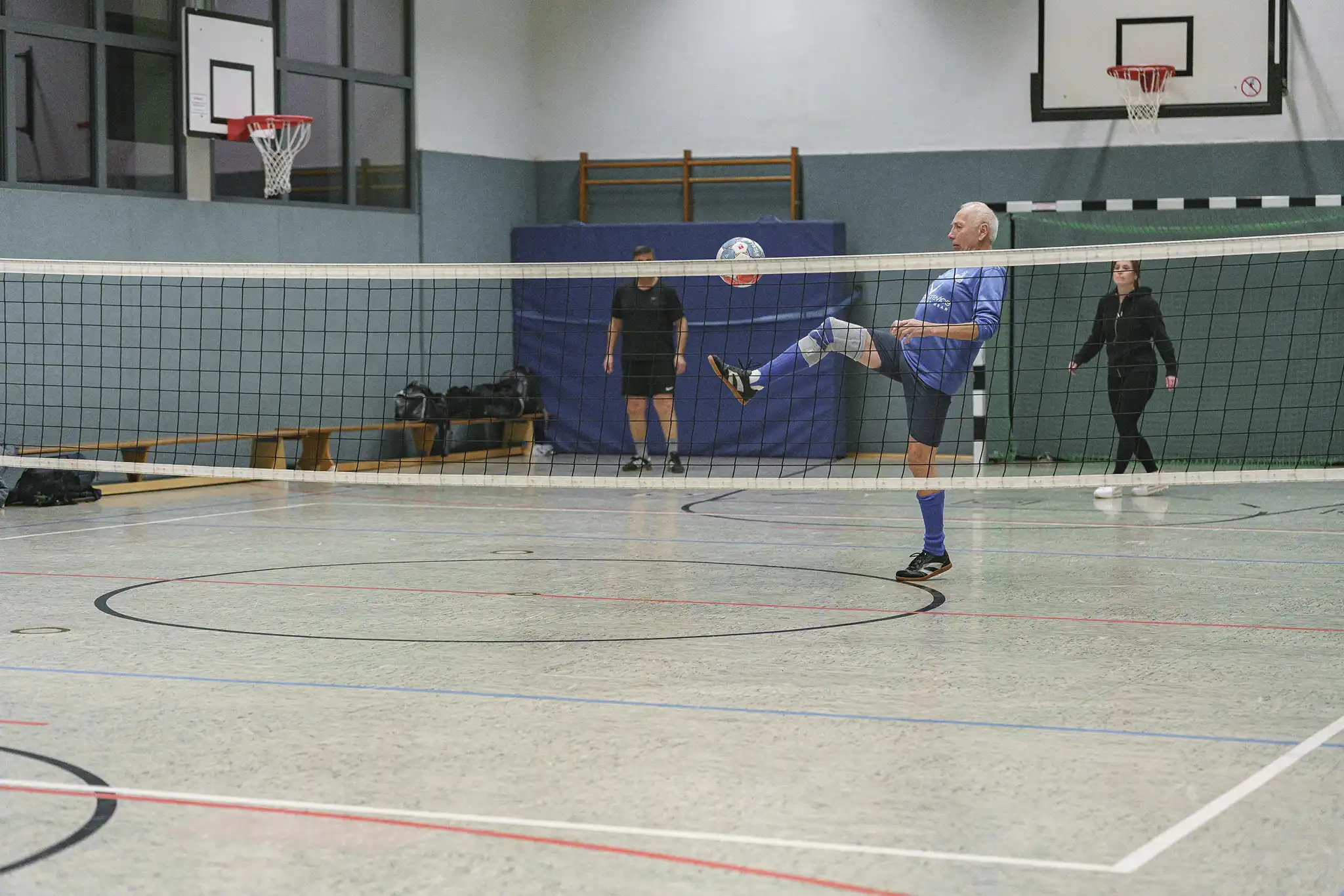 Schuß beim Fußball-Tennis